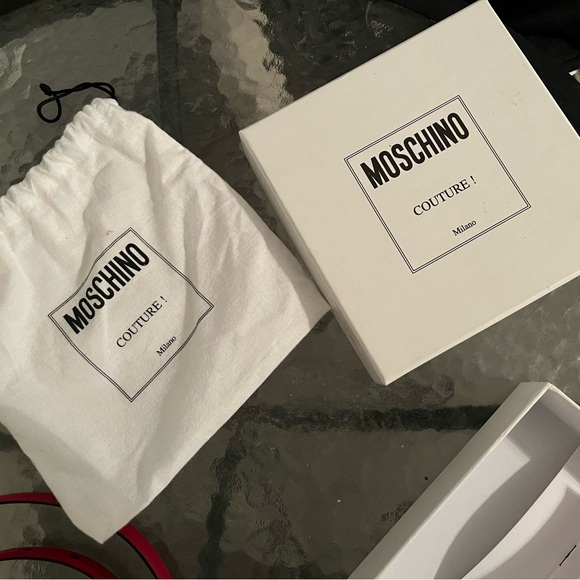 New with Tags Moschino Red Skinny Belt - Picture 3 of 6